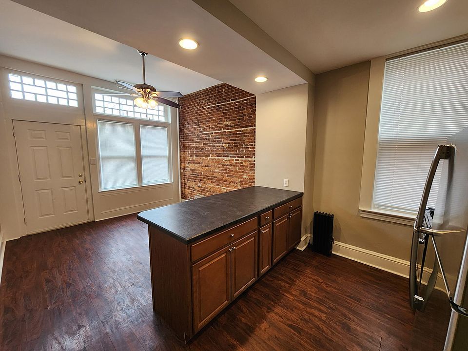 1st image of 228 W Chestnut St