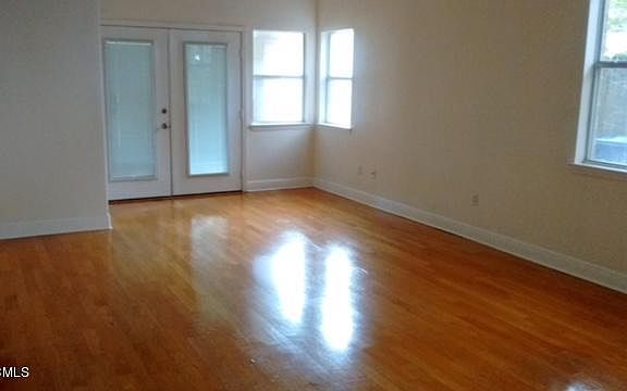 3rd image of 11068 Oakcrest Dr