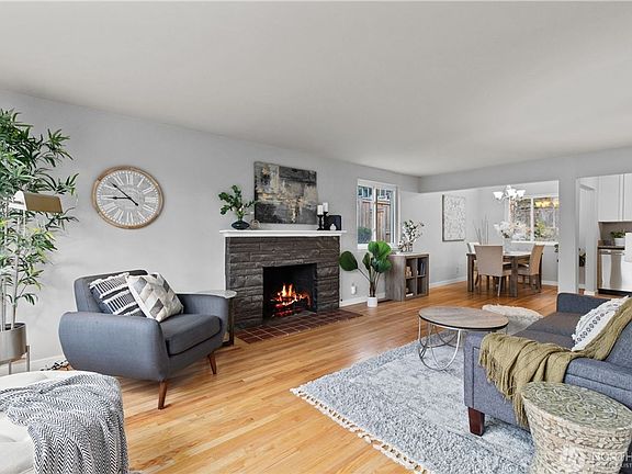 5th image of 10526 Alton Ave NE