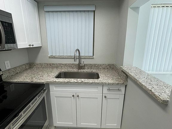 4th image of 6400 NE 18th Ave APT 15