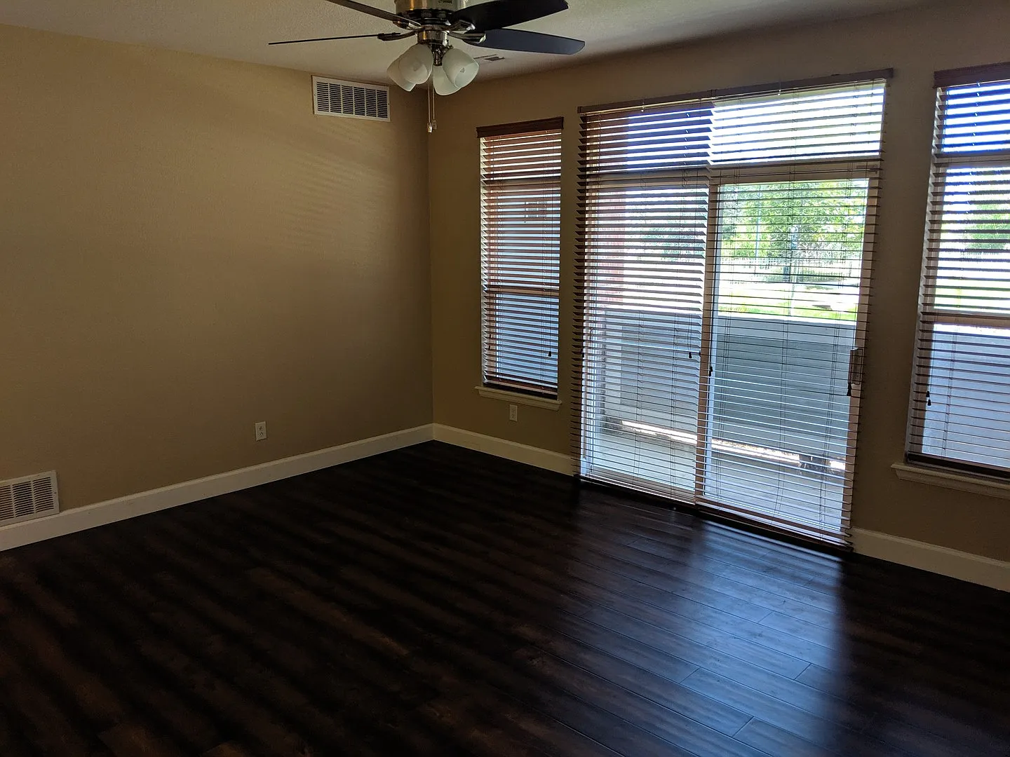 Beautiful Ground Floor Condo, Steps From Light Rail - Close to Fitzsimmons/DIA — Photo 4