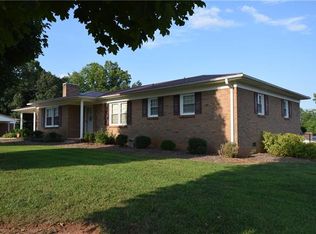 21 Grandview St, Granite Falls, NC 28630