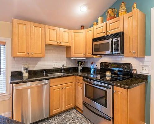 4th image of 266 Essex St Unit 5