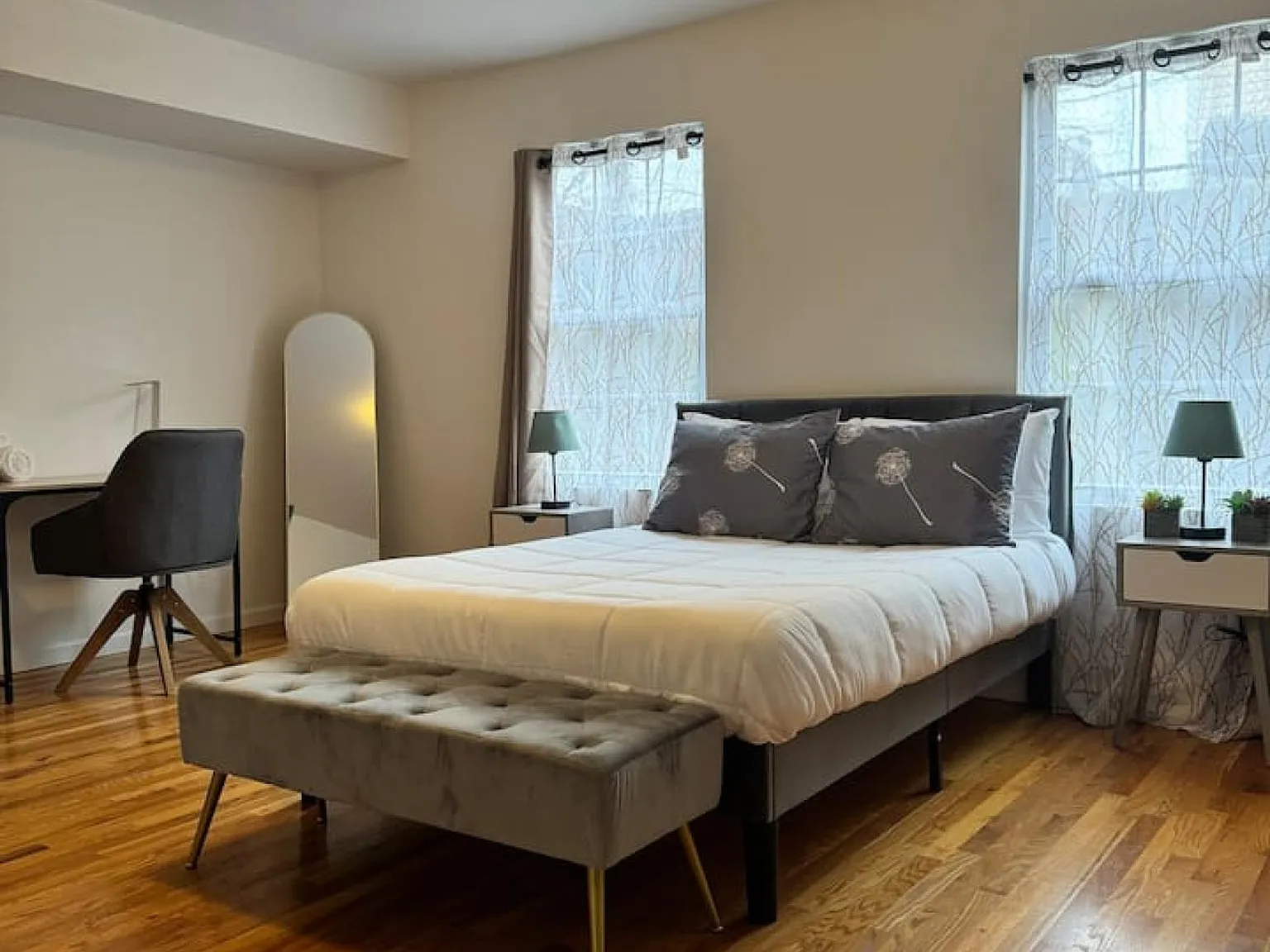 3 bed, 2.0 bath, 1600 sqft, $1,637 — Photo 1