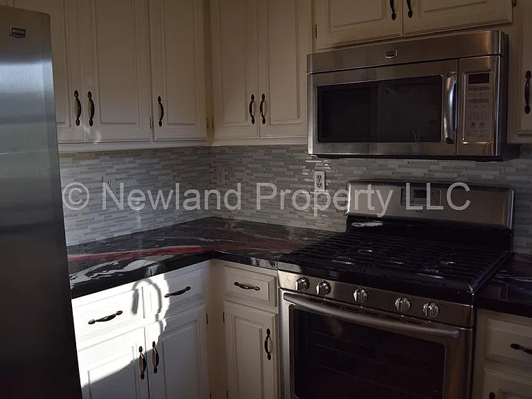 14306 S Summit Ct — Photo 5