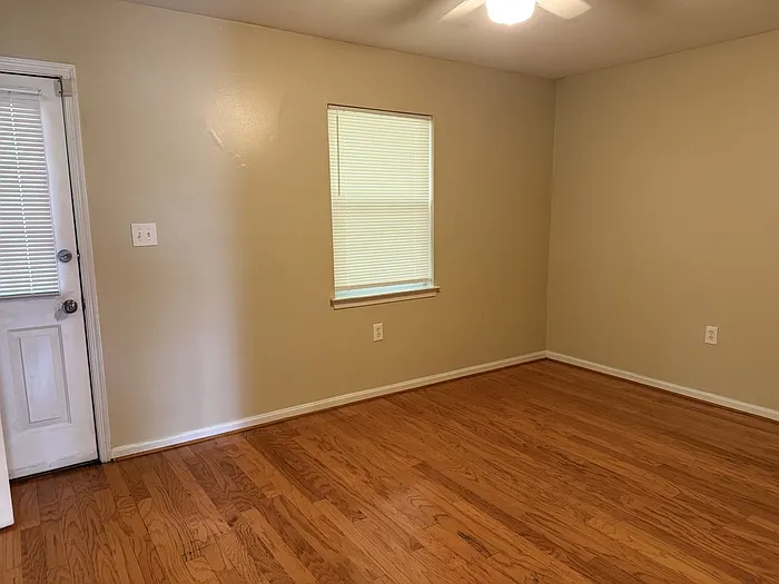 1323 Hampshire Dr #1 — Photo 2