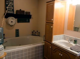10455 Lake Shore Dr, Fenton, MI