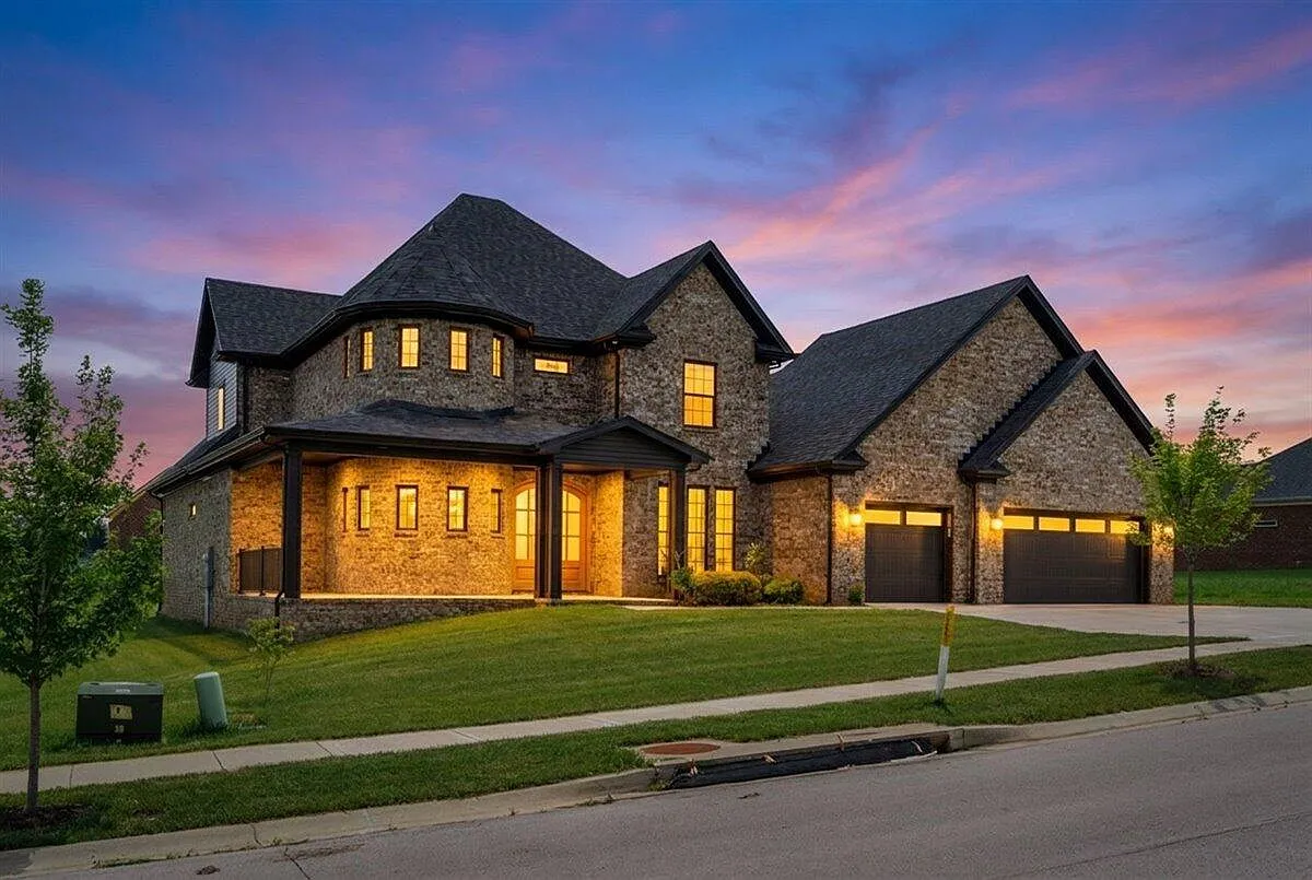 4 bed, 3.5 bath, 3210 sqft, $4,350 — Photo 1