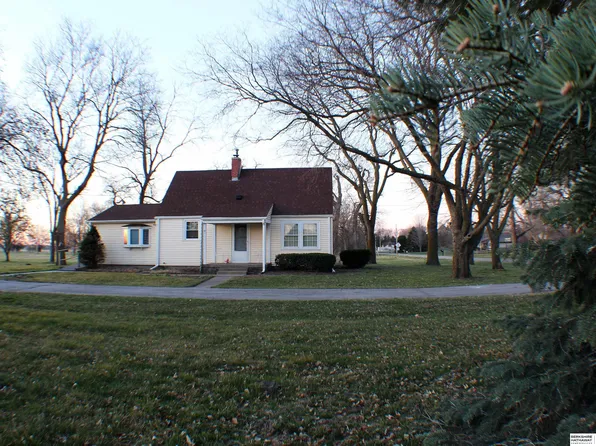 305 S 259th St, Waterloo, NE 68069