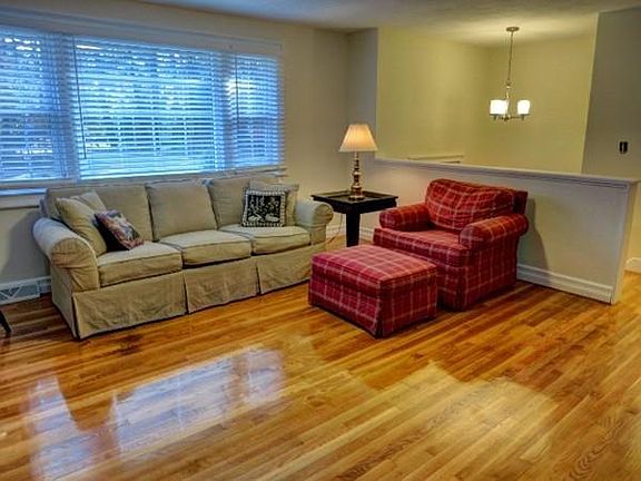 3rd image of 10 Bonney Dr