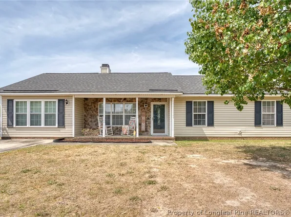 323 Northwoods Dr, Raeford, NC 28376