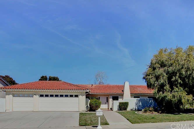1st image of 961 Foxenwood Dr