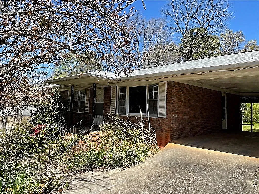 3 bed, 1161 sqft, $1,500 — Photo 1