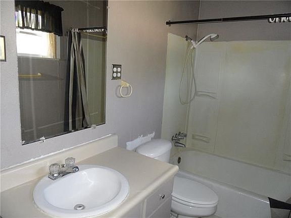 5th image of 1605 Nash St