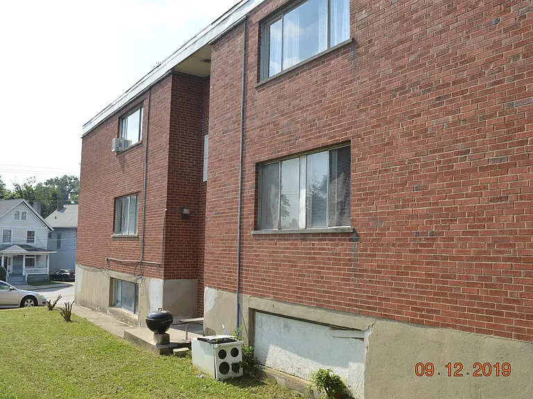 3035 Gilbert Ave #9 — Photo 15