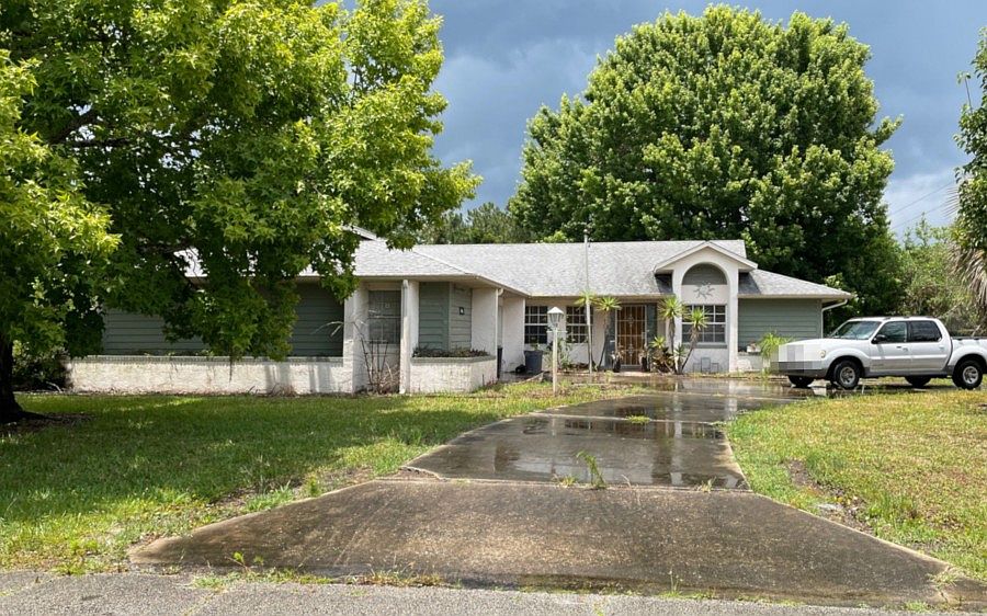 1st image of 7 Lewis Dr