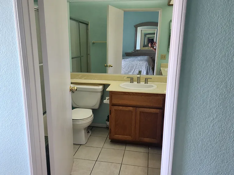 19620 Wyandotte St #3 — Photo 8