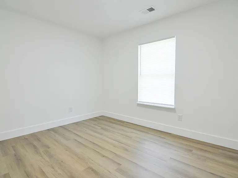 212 W Hanover Ave — Photo 7