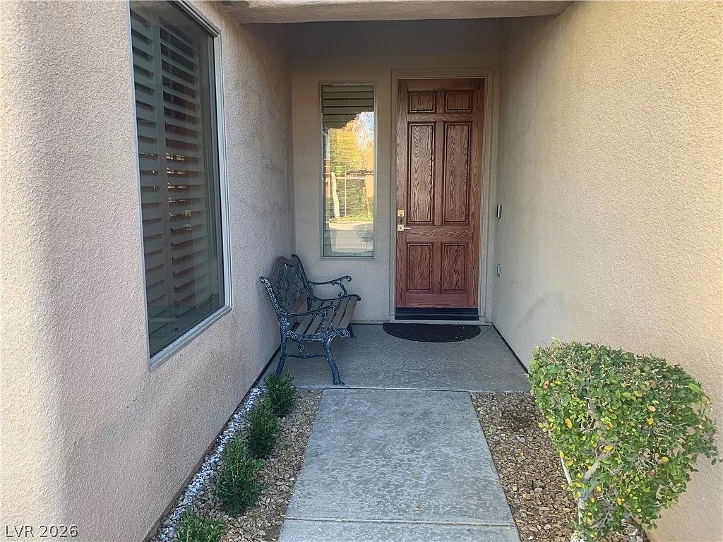 3 bed, 2.0 bath, 2010 sqft, $3,270 — Photo 2