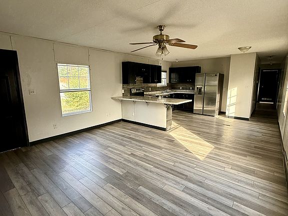 3rd image of 620 Grayton Rd
