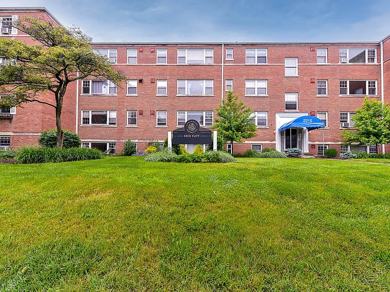 Eden Cliff Apartments — Photo 19