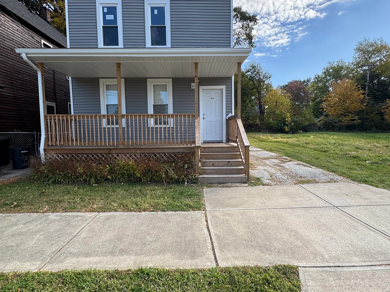 3 bed, 832 sqft, $1,100 — Photo 2