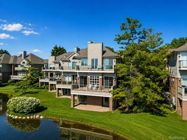 3782 Pine Lake Knoll Dr, West Bloomfield, MI 48324