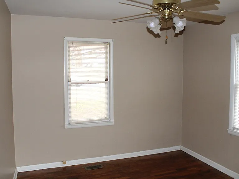 603 E Parks St — Photo 8