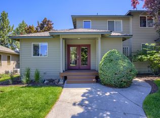 1068 Golden Pheasant Dr, Redmond, OR 97756