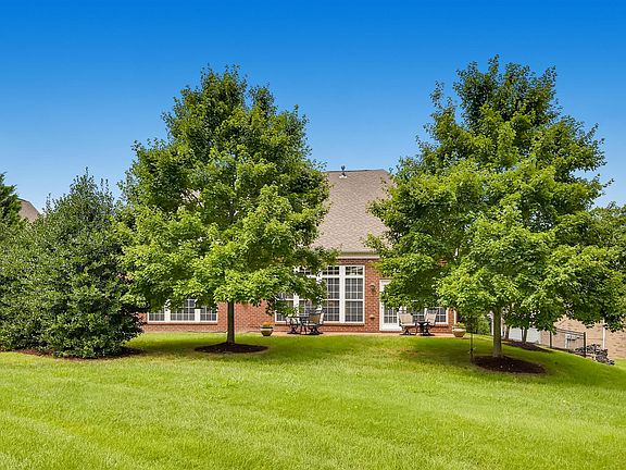 4th image of 211 Conservatory Dr