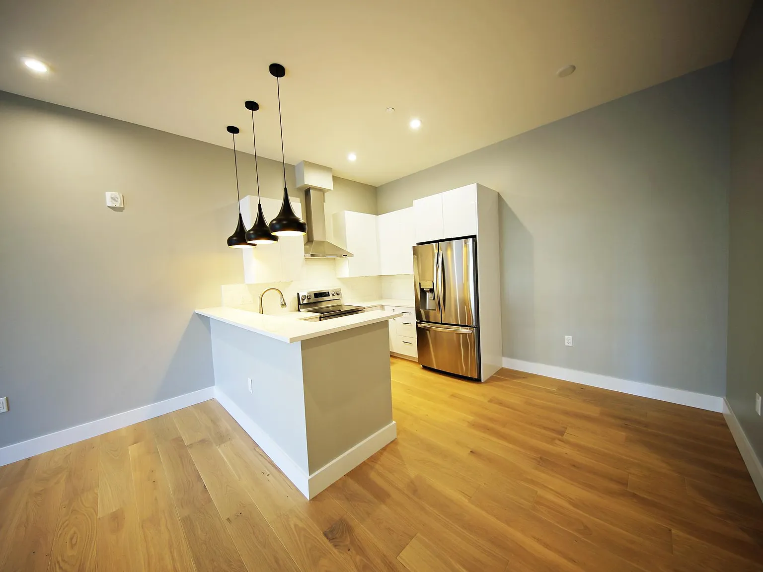 1 bed, 665 sqft, $2,995 — Photo 3