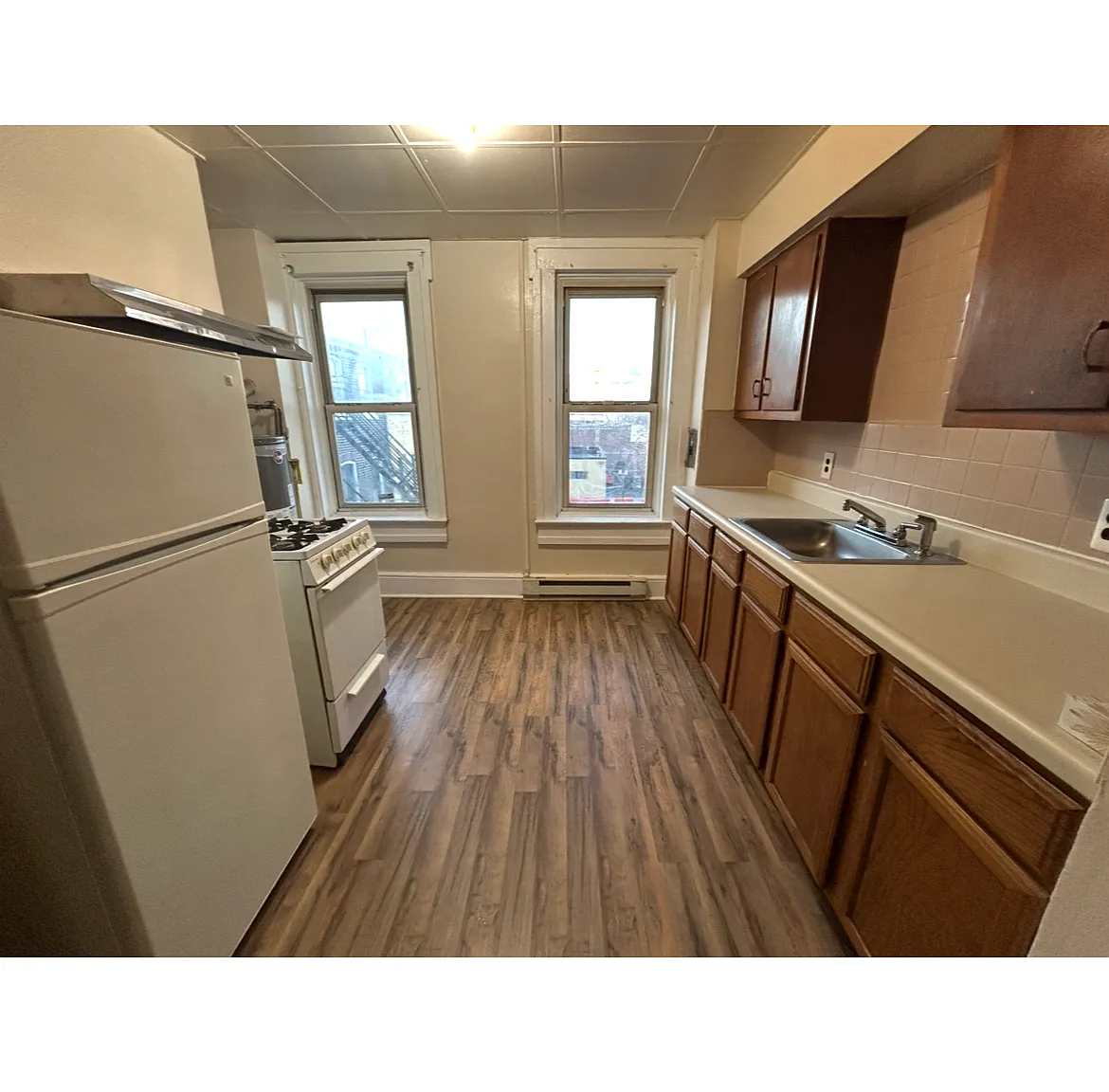 2 bed, 700 sqft, $1,300 — Photo 4