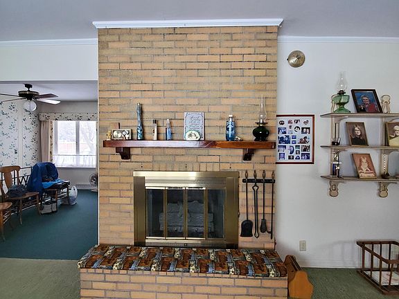 5th image of 211 W Avenue C