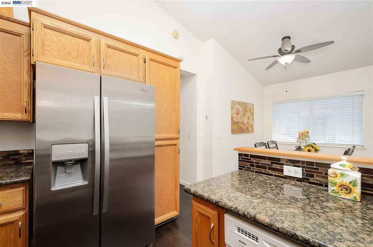 2 bed, 1064 sqft, $3,350 — Photo 4