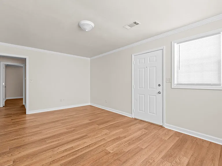 2214 Van Buren Ave #B — Photo 2