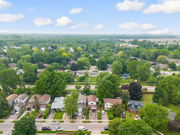 2nd image of 106 Queensdale Cres