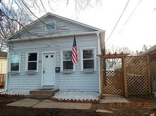 84 Uncas St, Warwick, RI 02889