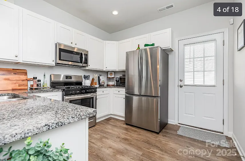 3 bed, 1363 sqft, $1,880 — Photo 4