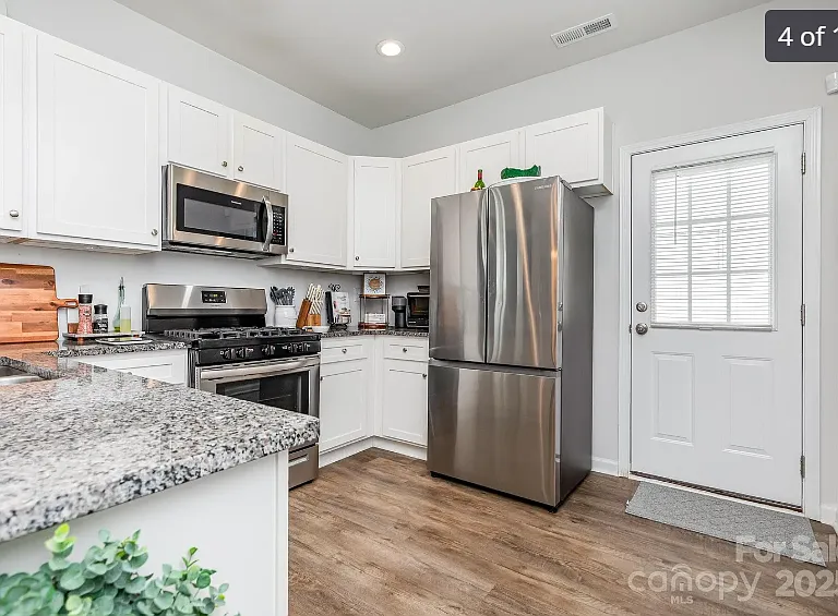 218 Canina Ln — Photo 4