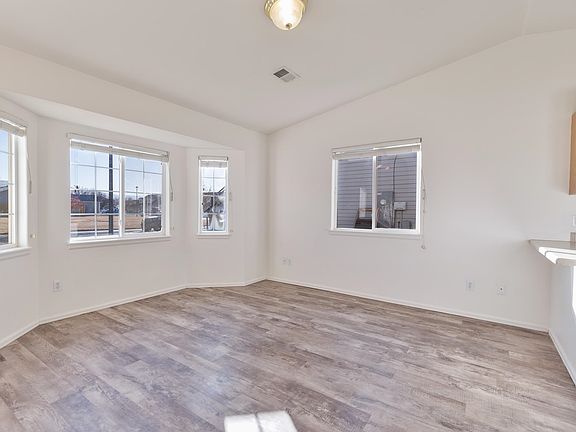 4th image of 657 Springbrook Dr