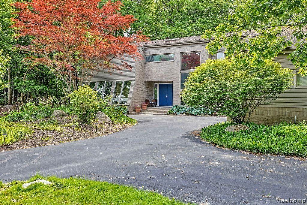 6090 Pickwood Ct, West Bloomfield, MI 48322 Zillow