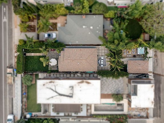 3rd image of 766 Rosecrans Ave