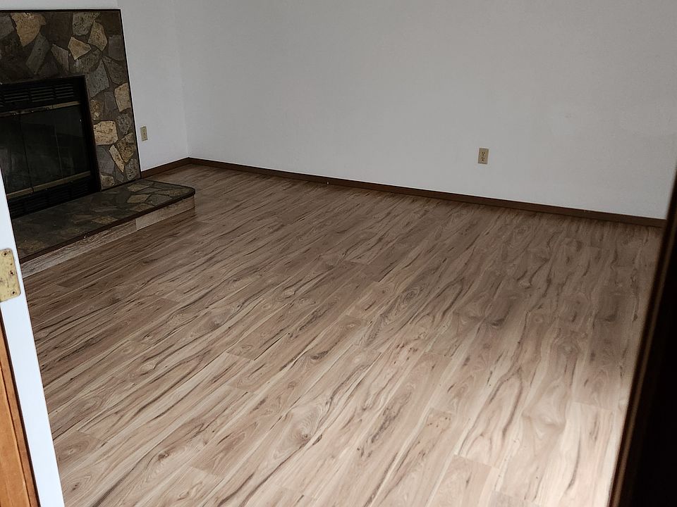 1st image of 239 176th St E