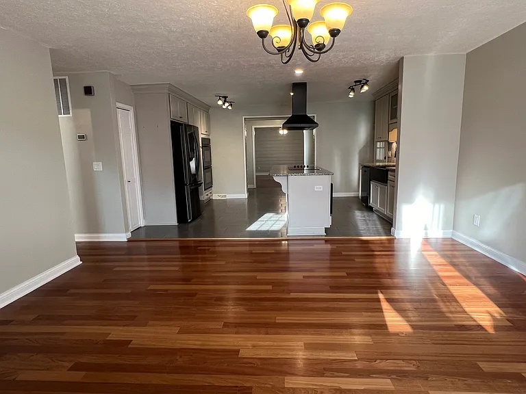 331 Madison Dr — Photo 6