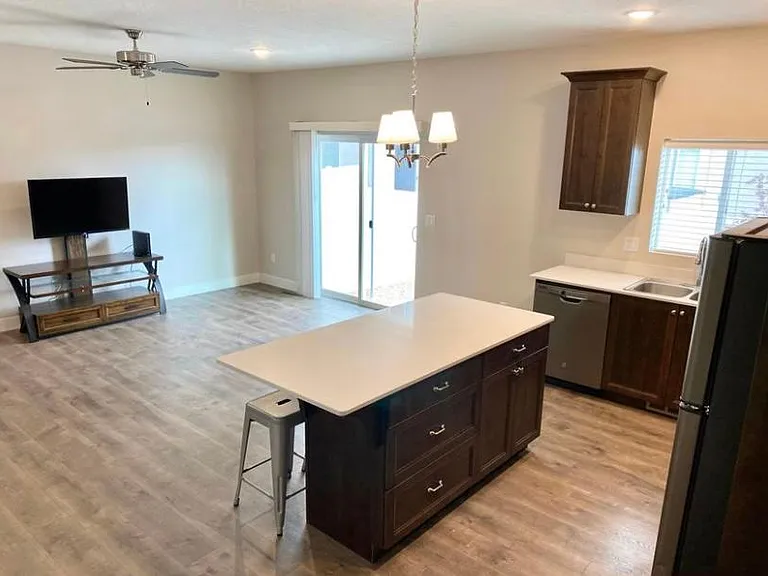 173 E Fiddlers Canyon Rd #60 — Photo 7