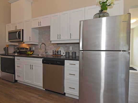 2nd image of 112 Roehampton Ave #A