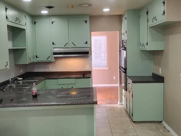 1304 E Tucker St — Photo 3