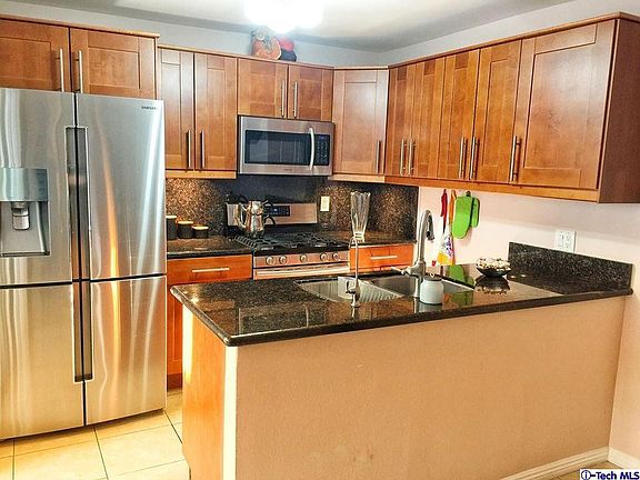 5th image of 440 Ivy St