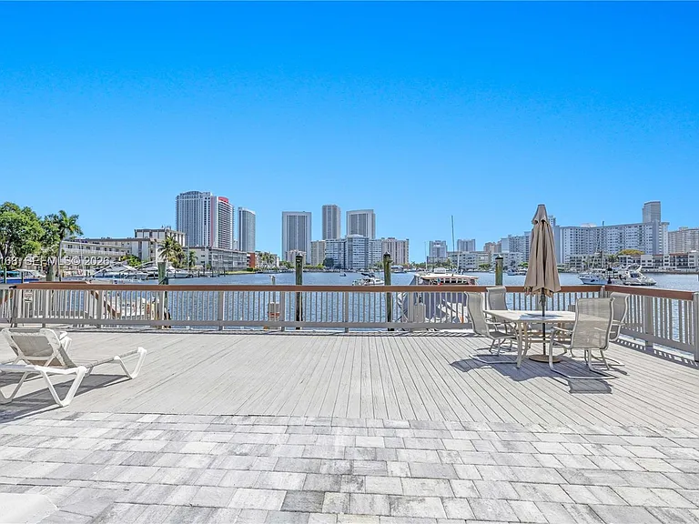 462 Golden Isles Dr #210 — Photo 31