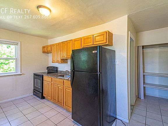 5th image of 3719-21 Calumet St #2